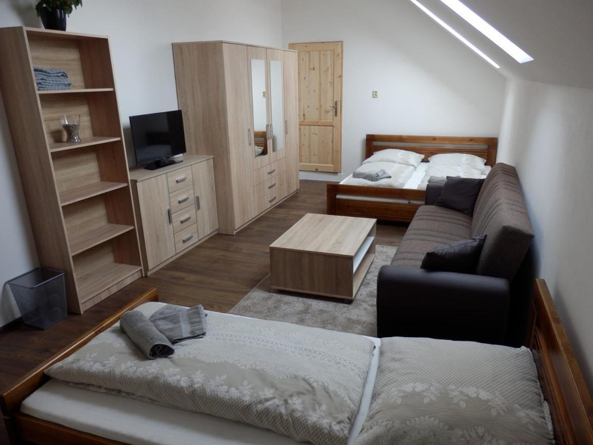 Ubytování v soukromí Opolany u Poděbrad Esterno foto
